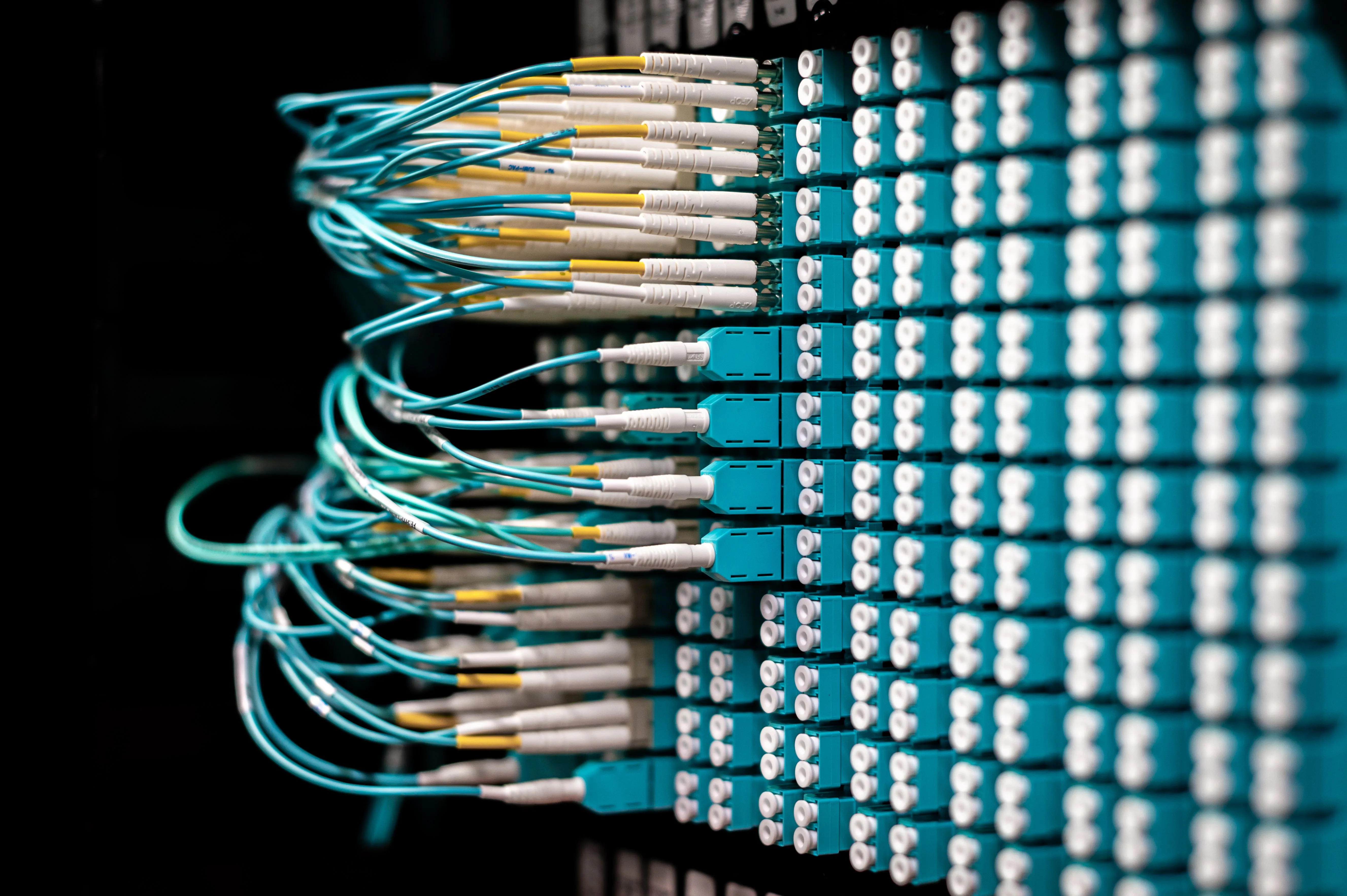 Yüksek Hızlı Fiber Patch Panel Altyapısı ve Switch Portları